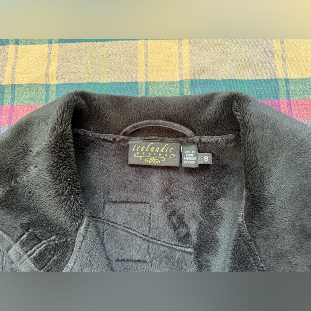 Icelandic Design Button Up Jacket - Picture 2 of 12